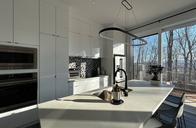DAX HOUSE: Luxury Stay in Tremblant