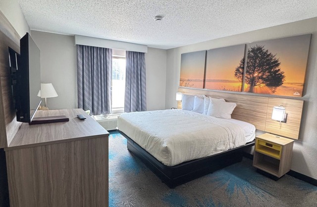 Days Inn by Wyndham Eagle River