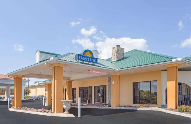 Days Inn by Wyndham Lenoir City