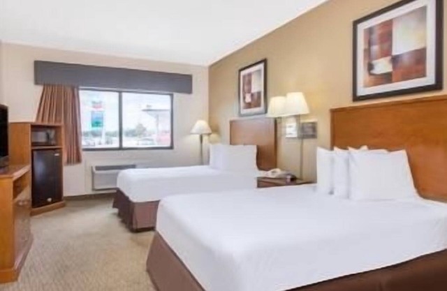 Days Inn By Wyndham Phenix City Near Fort Moore