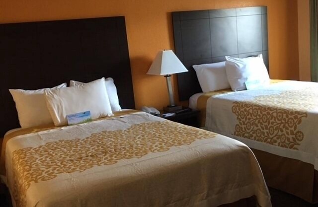 Days Inn by Wyndham Queensbury/Lake George