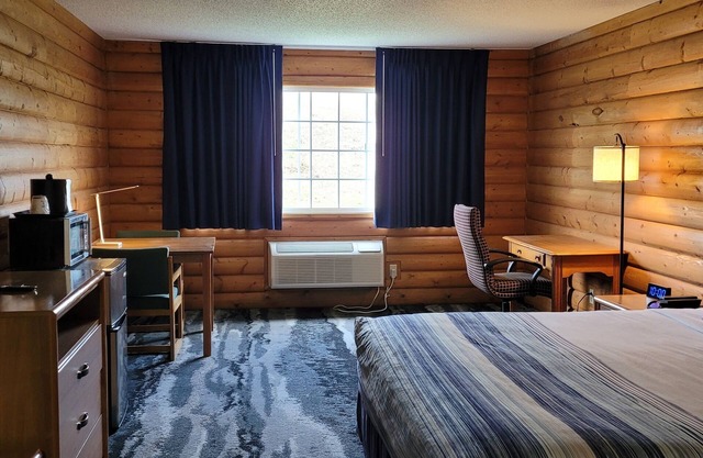 Days Inn & Suites by Wyndham Williamsburg IA North