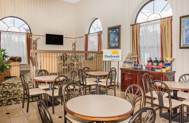 Days Inn & Suites by Wyndham Columbia Airport