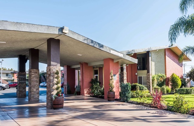 Days Inn & Suites by Wyndham Lodi