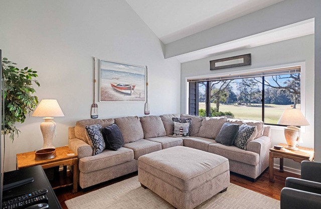 Daze Off! Stunning two bedroom with loft Turnberry end unit Villa