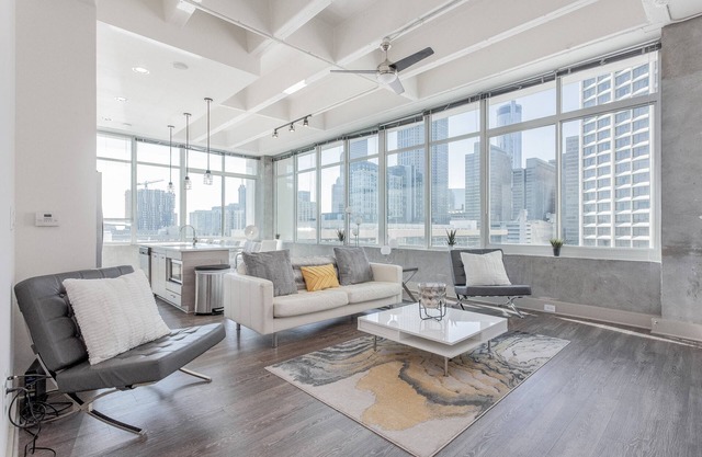 Dazzling Downtown City View Condo