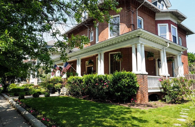 DC Gem 10 Bedrooms/9.5 Baths! Short Stays Available Too!