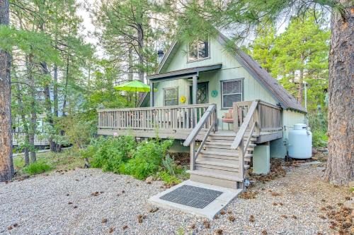 Deck and Grill A-Frame Cabin in Munds Park!