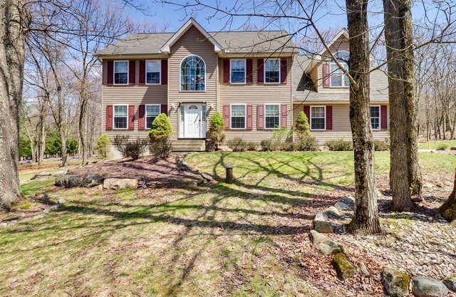 Deck, Game Room & Fire Pit: Poconos Retreat