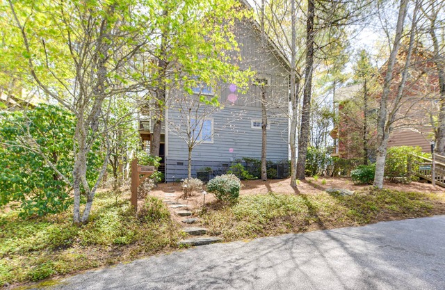 Deck & Golf Course Views: Inviting Cashiers Condo