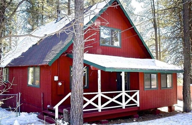 Deck w Hammocks AIR Conditioning & EV Charger! Escape to the Woods - Flagstaff Rental Cabin