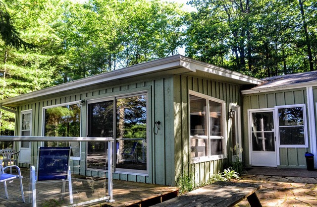 Decompression Zone: Secluded Retreat on Spider Lake