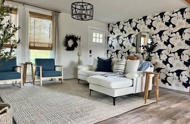 Dee’s Bluebird Bungalow