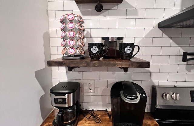 Deer Creek Hideaway 3 BR, Hot Tub, Fire Pit, Game Room,