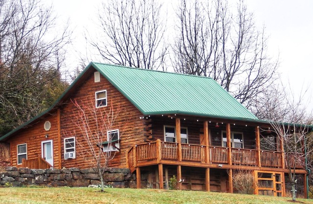 Deer Pond Cabin in Ozark Mountains - Minutes away from Buffalo River and hiking!