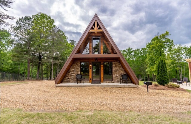 Deer Wood Cabin w/Hot Tub - Sleeps 8