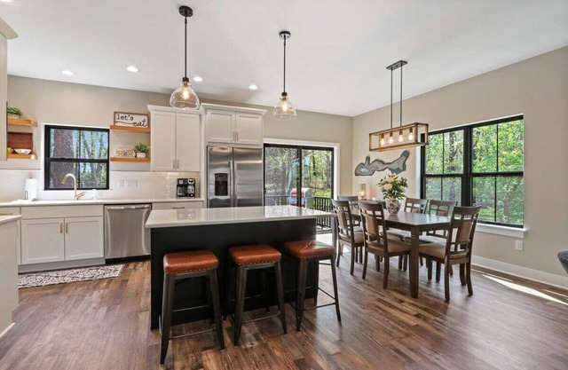 Deerpath Hill |Brand New Home |6 Re-Usable Passes to Fontana Beach Included (Less than a Mile Away)
