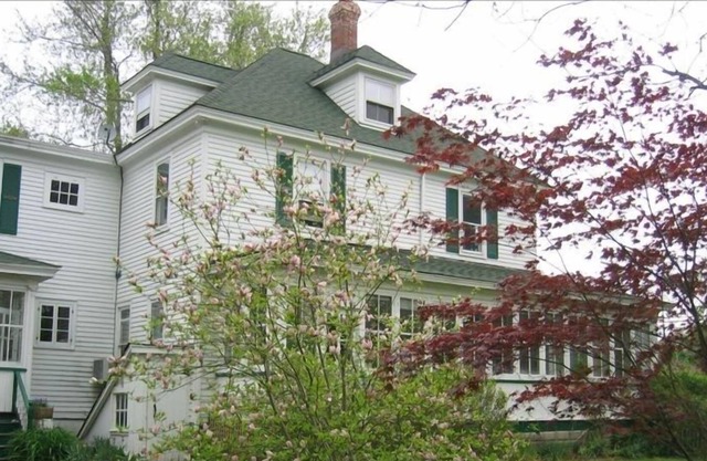 Delaware Bay Farm House ~ Modern Facilities ~ Charm & Comfort