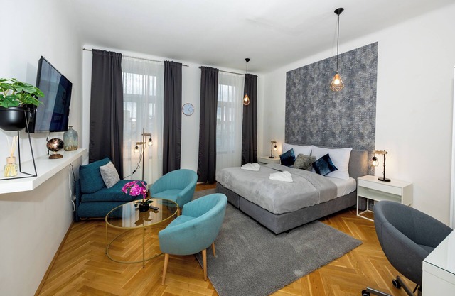 Delightful 1 bedroom near Schönbrunn and Westbahnhof with porch
