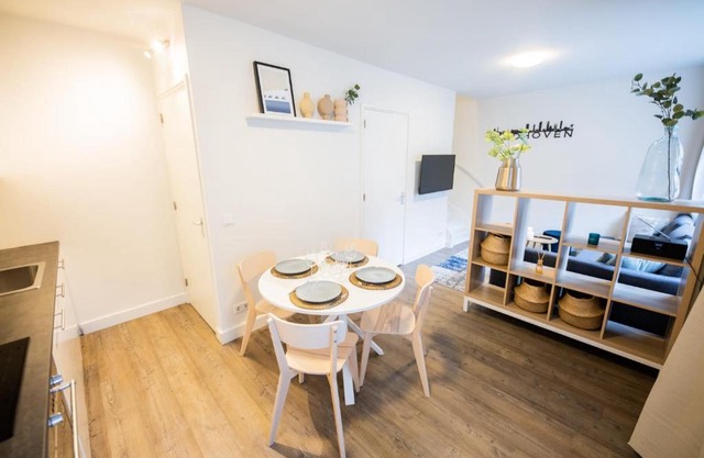 Delightful 2 Bedroom Apartment - SD23L