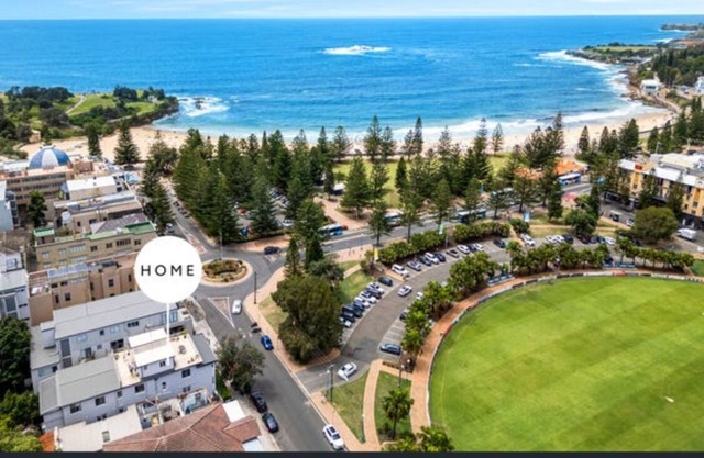 Delightful 3-bedroom apartment in Coogee, barefoot walk to sand.