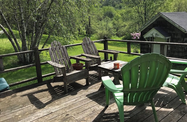 Delightful 5-bedroom house with WiFi, WBFP, acres of woods and fields in Roscoe