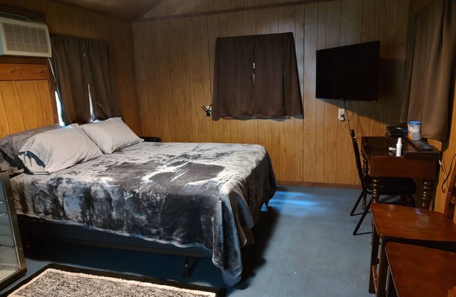 Delightful campground with AC/Heat in charming Graysville, TN