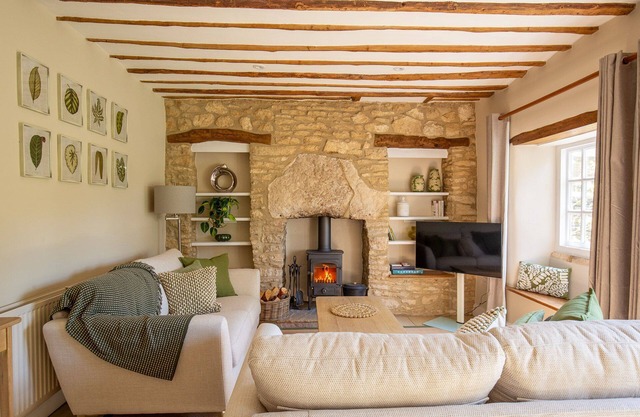 Delightful Dog Friendly Cotswold holiday cottage - Enoch's Cottage