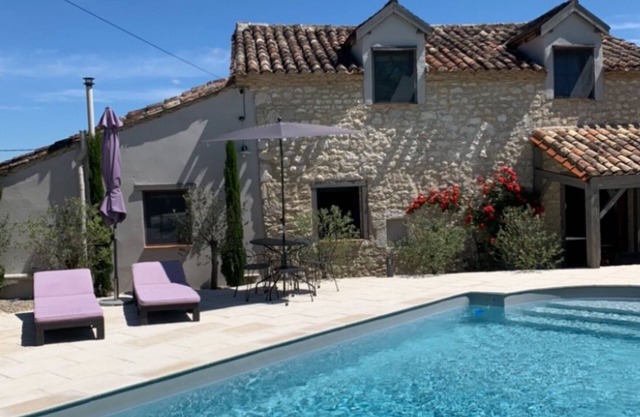 Delightful stone farmhouse in vineyard with private pool and 3 en suite bedrooms