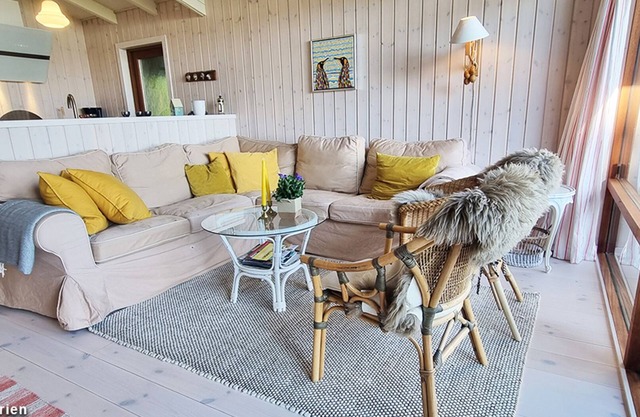 Delightful little house in the first row to the beach with sea view