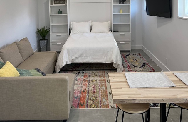 Delray Beach Suite / Quiet neighborhood