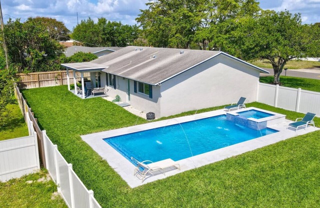 Delray Oasis: Pool + Hot Tub
