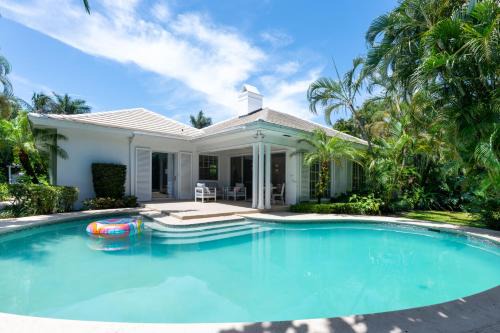 Delray Pool Home - 5 Minutes to Beach!