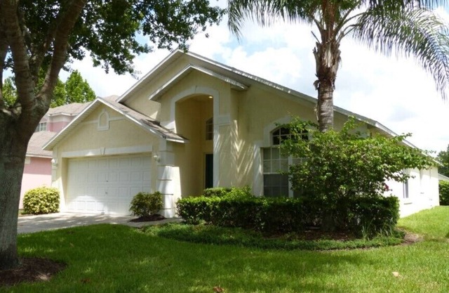 Deluxe 4 bed 3 bath pool home at the gated community of The Manors, Westridge near Disney, Orlando