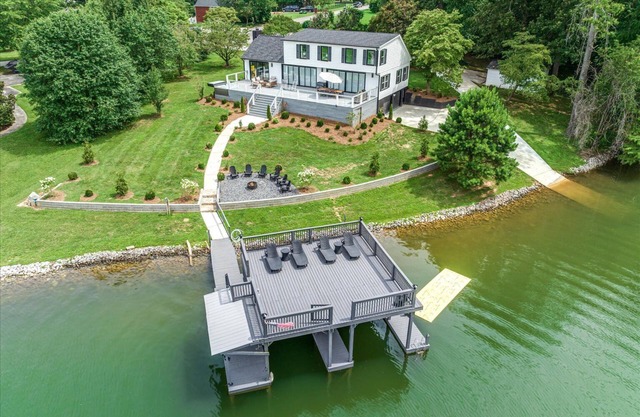 Deluxe 5BR Lakefront Home - 2 Docks & Boat Ramp