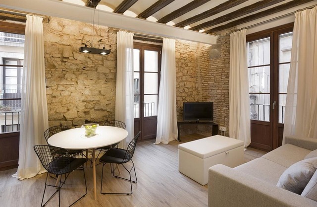 Deluxe One Bedroom Apartment