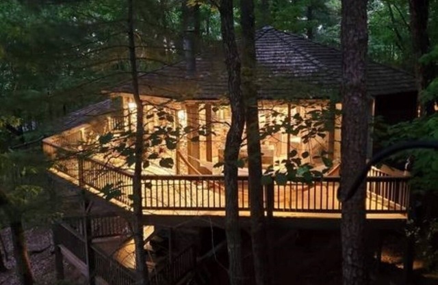 Deluxe Romantic Couples Retreat inside Big Canoe with Hot Tub!