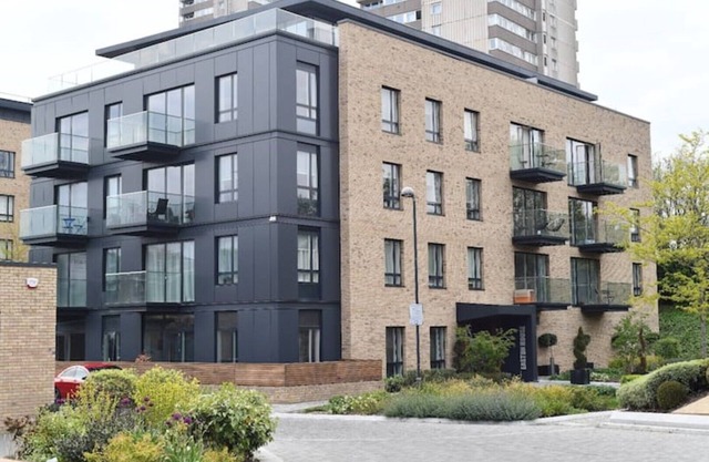 Deluxe Two-Bedroom & Free WI-Fi, Kew Gardens