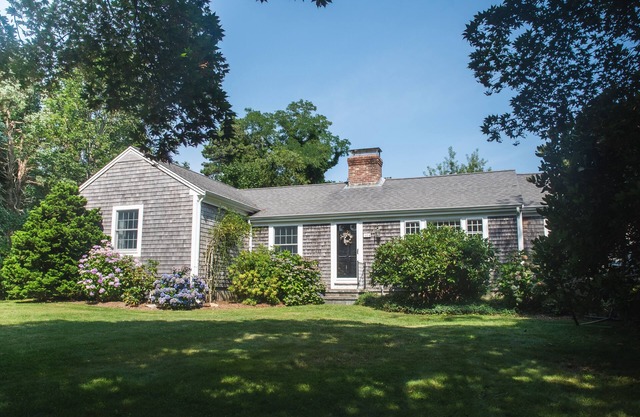 Dennis Village 3 bedroom house, walk to beach, central air, lg private setting