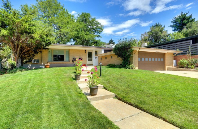 !DENVER'S BEST ADDRESS! QUIET & CLEAN. WALK TO DINING, CHERRY CK & WASHINGTON PK