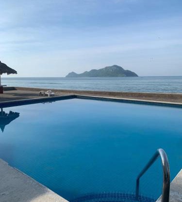 Departamento en Mazatlan zona dorada a PIE DE PLAYA