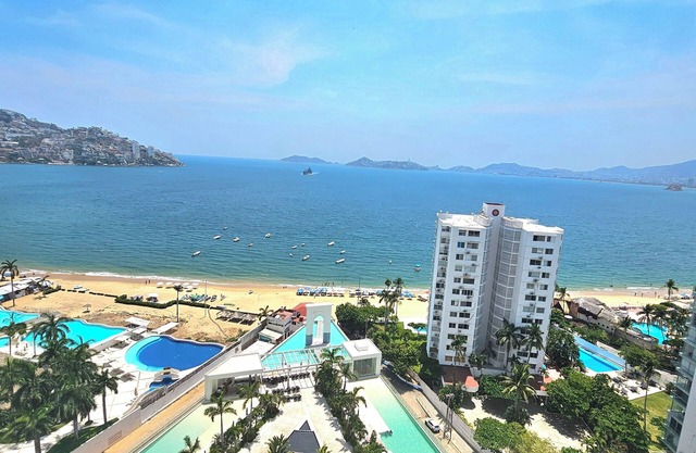 Departamento Frente al Mar con Extraordinaria Vista a Toda la Bahía de Acapulco