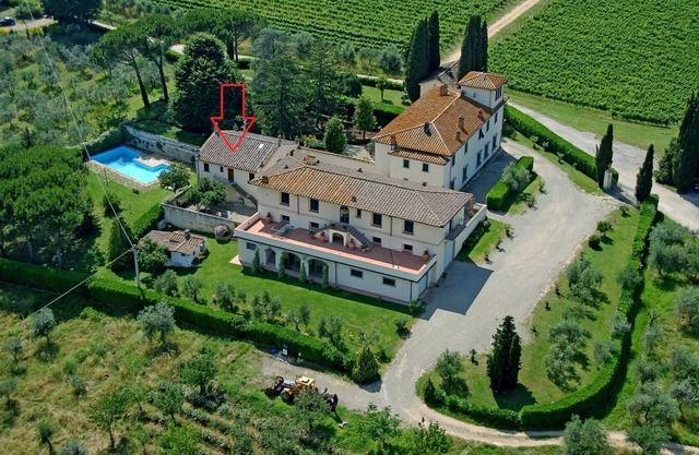 Dependance with swimming pool in Chianti