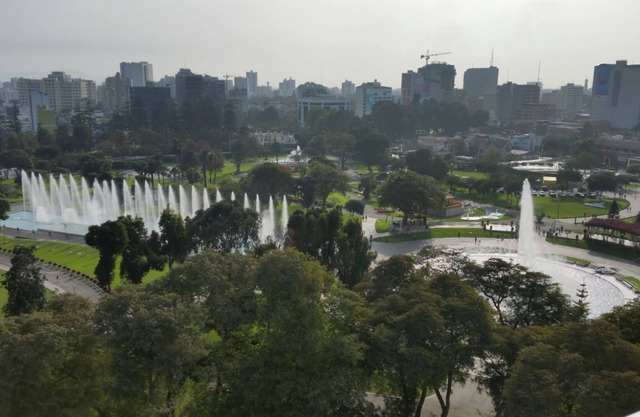 Dept in Lima overlooking Parque de la Reserva. Lavaseca Wifi