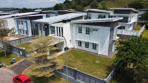 Desaru Spacious 36pax Bungalow with Netflix near Beach