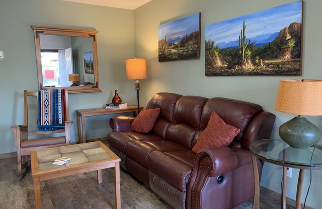 Desert Morada Casita J: 2 Bedroom 1 Bath Dog Friendly maximum 2-NO OTHER PETS