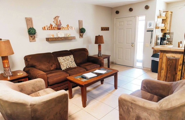 Desert Oasis Condo Su