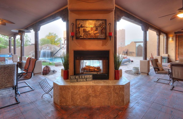 Desert Oasis Tropical Backyard on 3.5 Acre Ranch - Bunkhouse