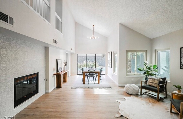 Desert Retreat: 4Br w Outdoor Pool and Pool Table