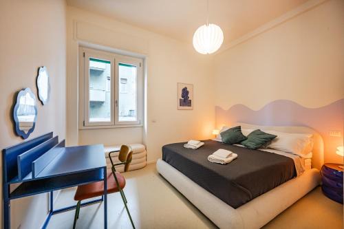 Design and Silence - Wide renovated apartment 2 stops form centrale